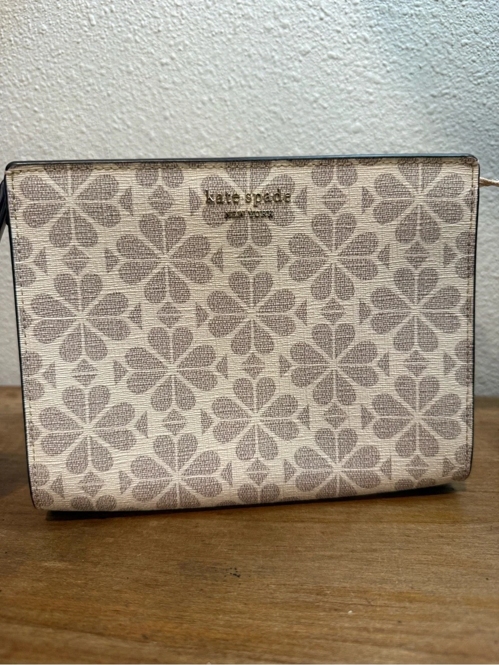 Kate Spade Floral Spade Wristlet Clutch Cream Taupe Like New